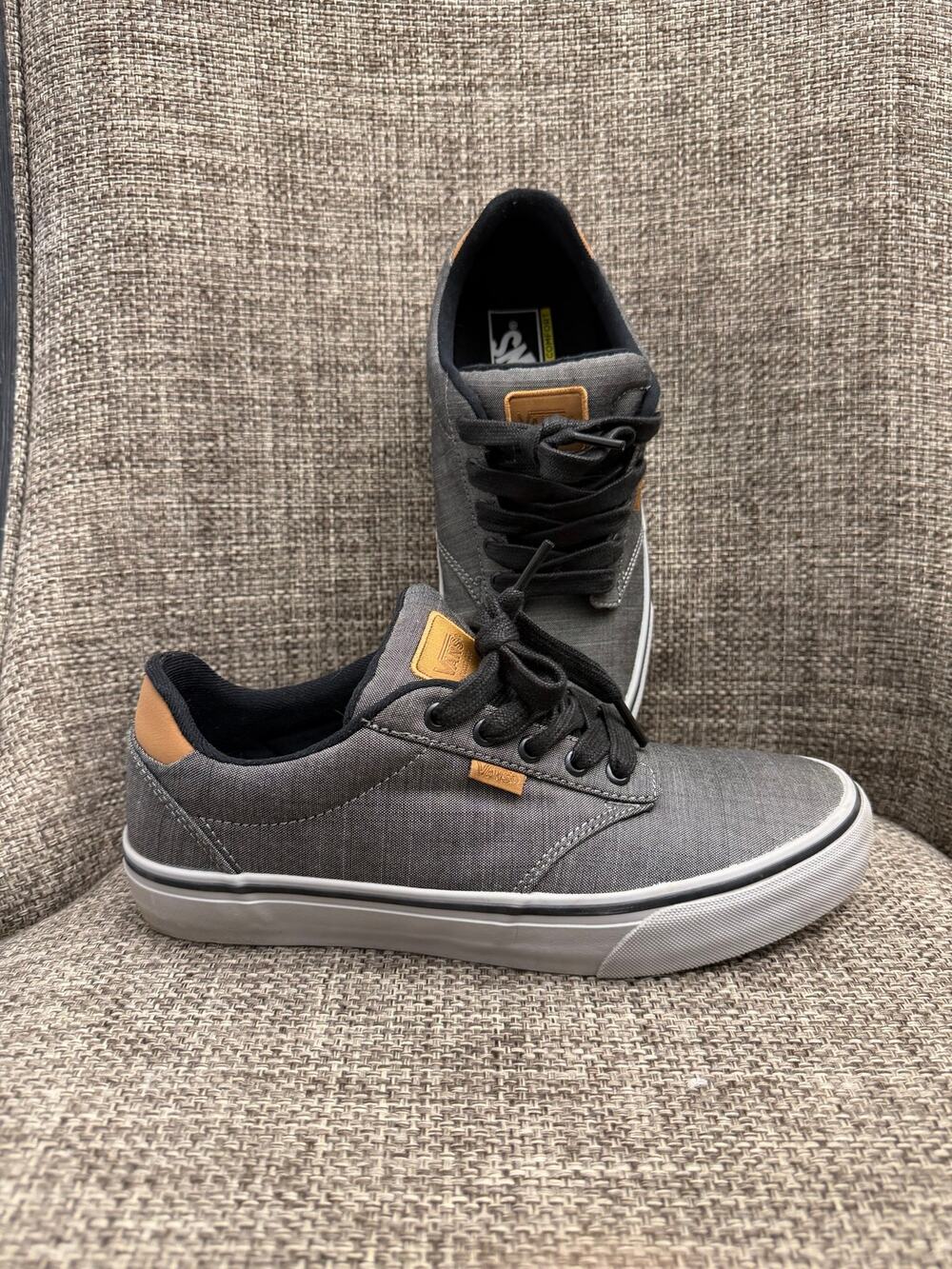Vans Atwood Deluxe Gray Canvas Low Top Sneakers Men’s Size 9